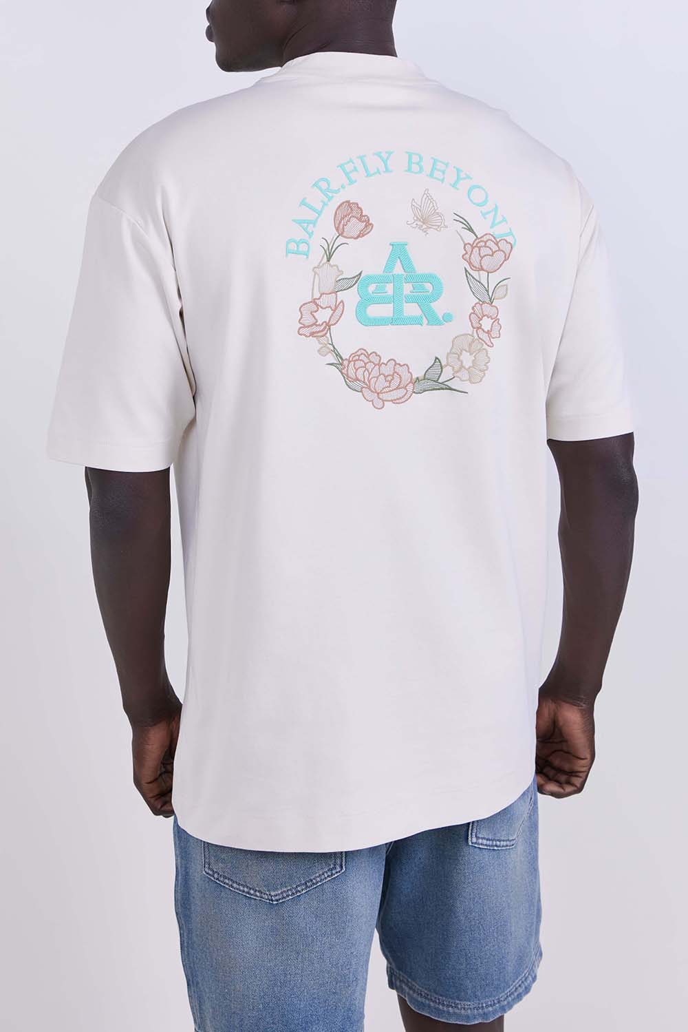 תמונת דוגמן אחורית של חולצת טי אוברסייז