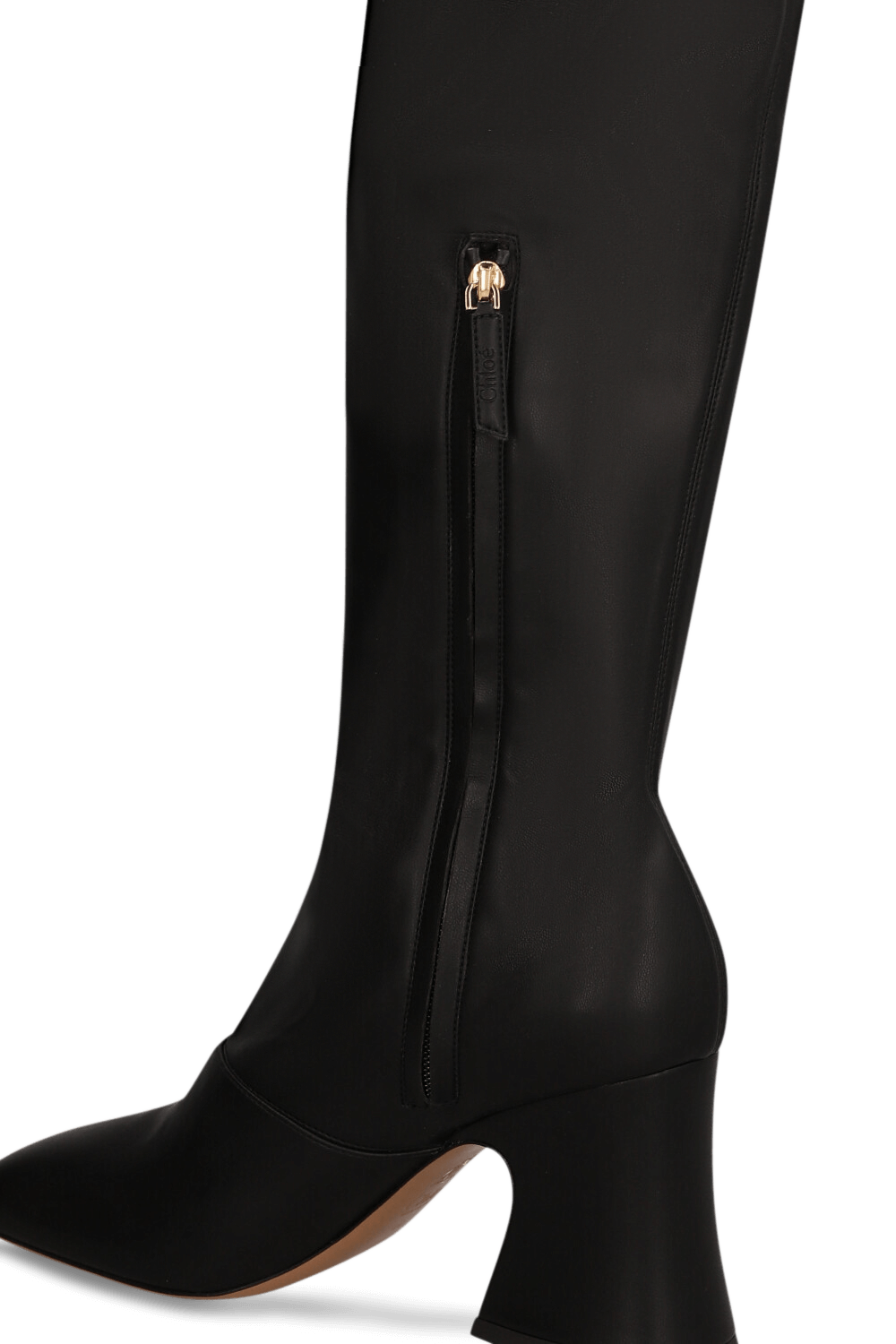 תמונת פנים של מגפיים מעל גובה ברך