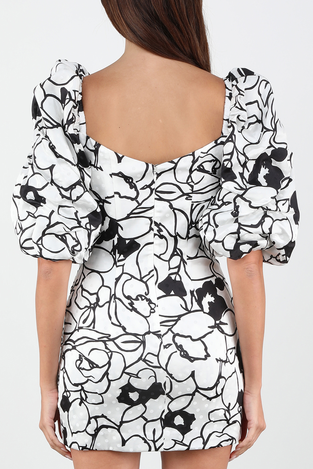 תמונת דוגמן אחורית של שמלת קוקטיילים דוסון עם הדפס פרחוני