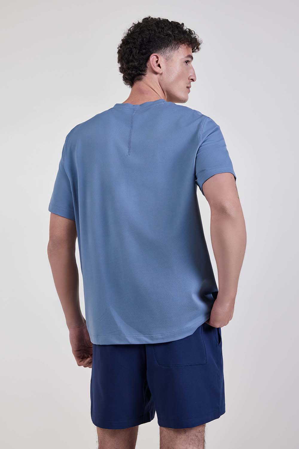 תמונת דוגמן אחורית של Soft Jersey Short-Sleeve Shirt