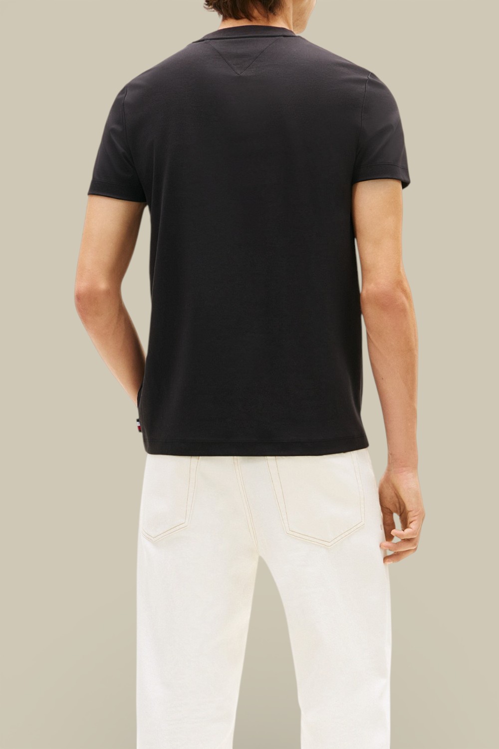 תמונת דוגמן אחורית של חולצת טי