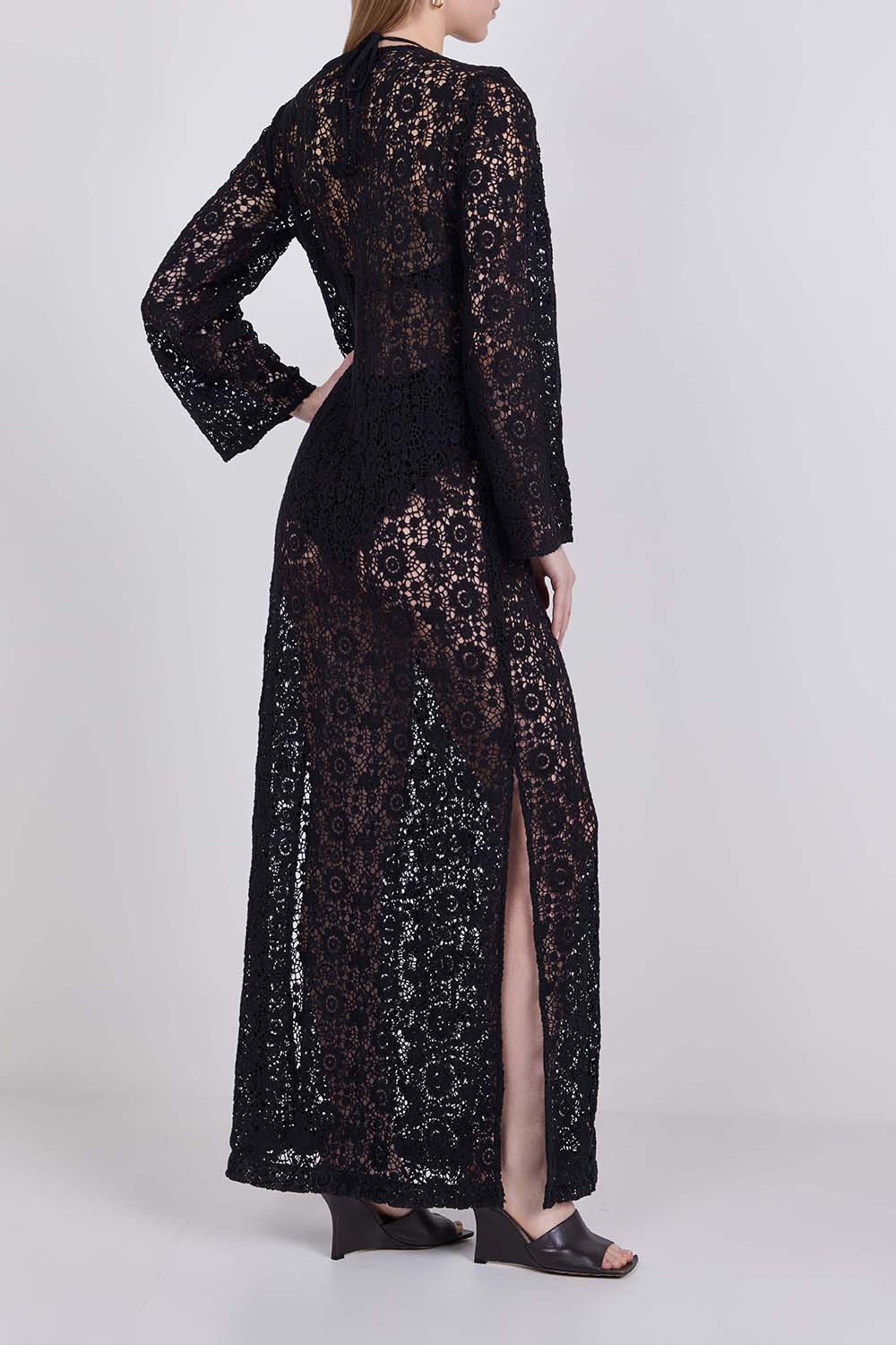 תמונת דוגמן אחורית של שמלת מקסי תחרה