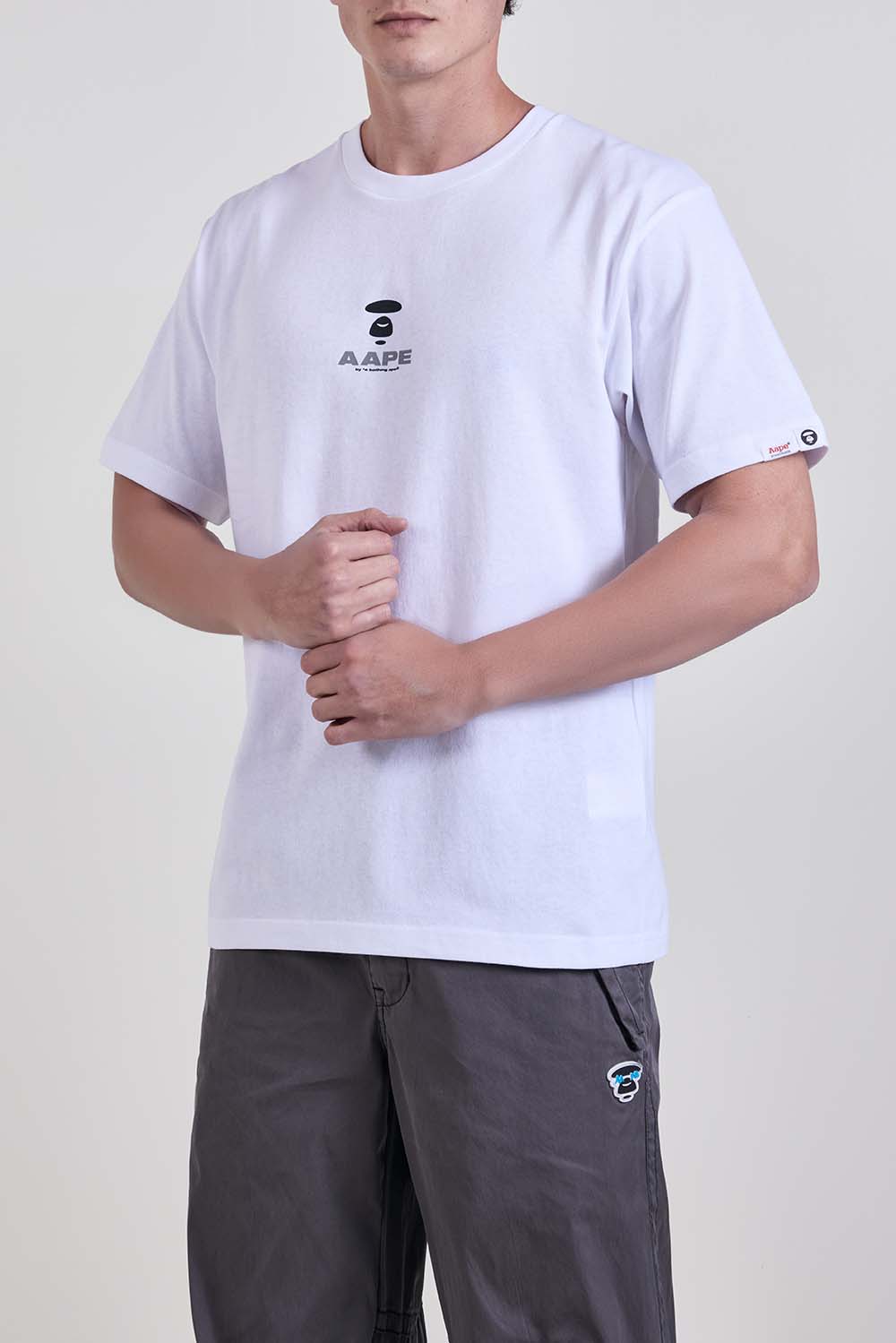 תמונת דוגמן קידמית של חולצת טי בגזרה ישרה