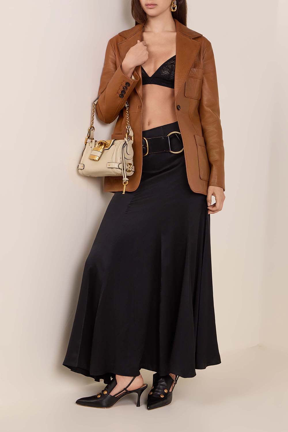 תמונת דוגמן קידמית של חגורה רחבה