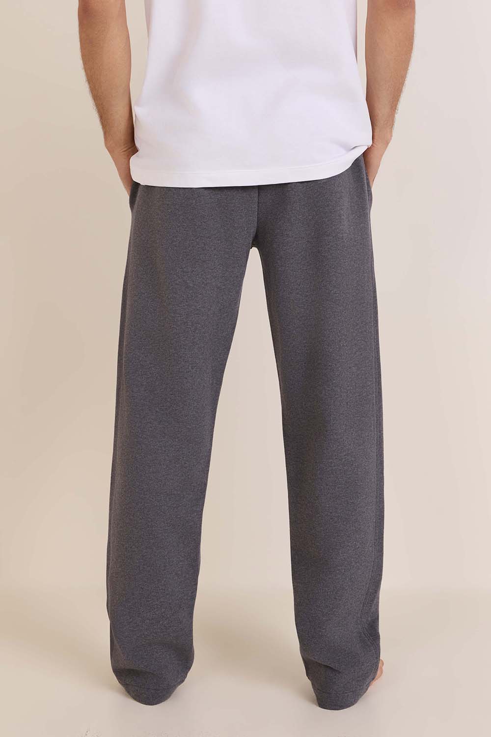 תמונת דוגמן אחורית של מכנסי ג'וג