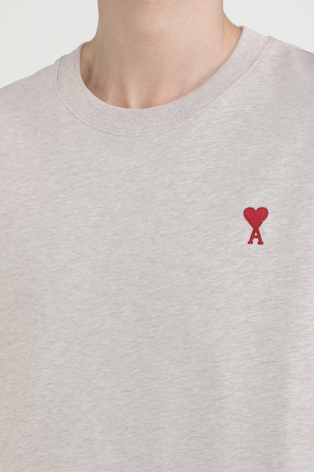 תמונת תקריב דוגמן של חולצת טי