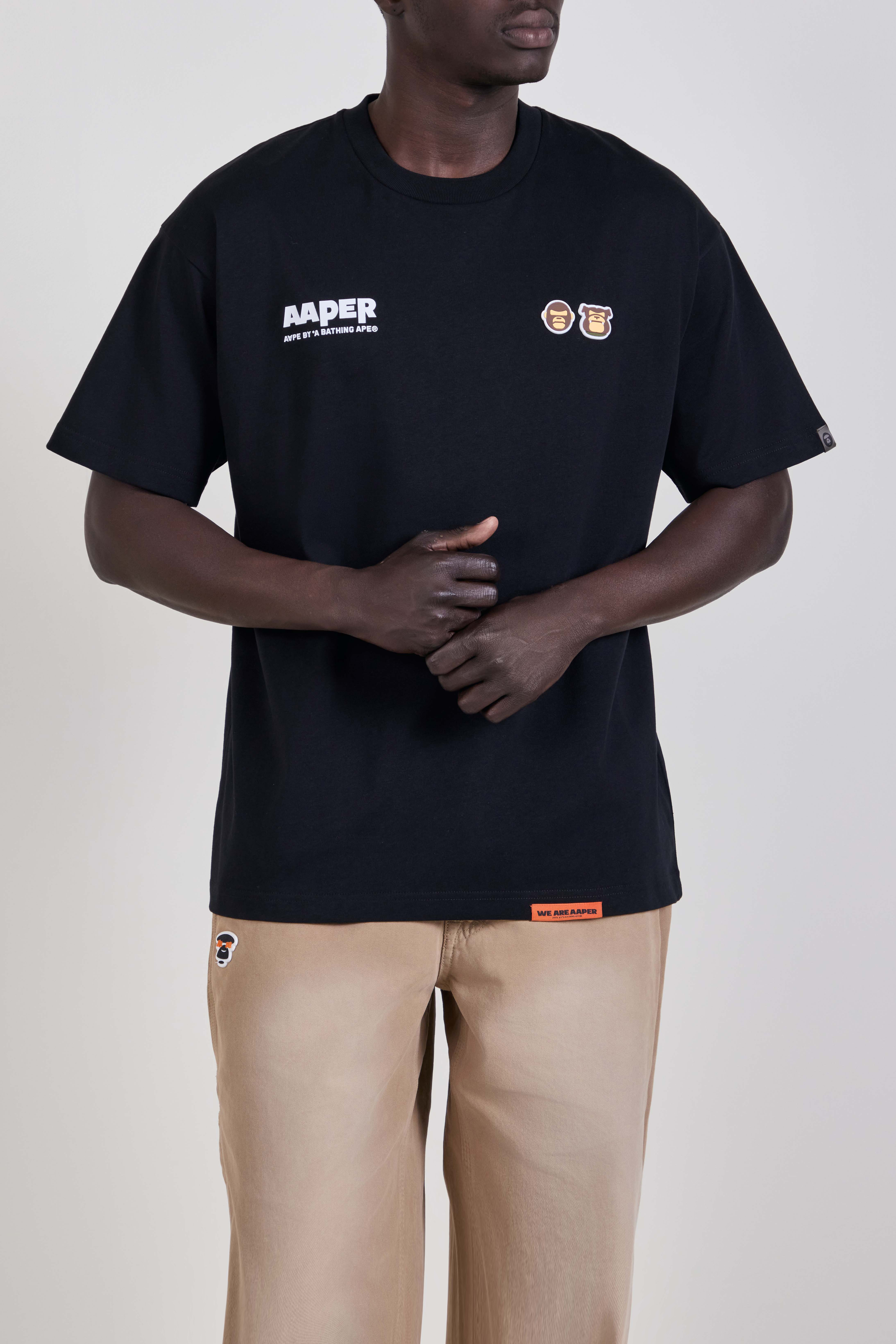 תמונת דוגמן קידמית של חולצת טי בגזרה ישרה