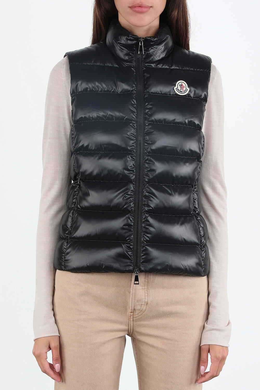 תמונת דוגמן קידמית של מעיל וסט גאני בגוון שחור