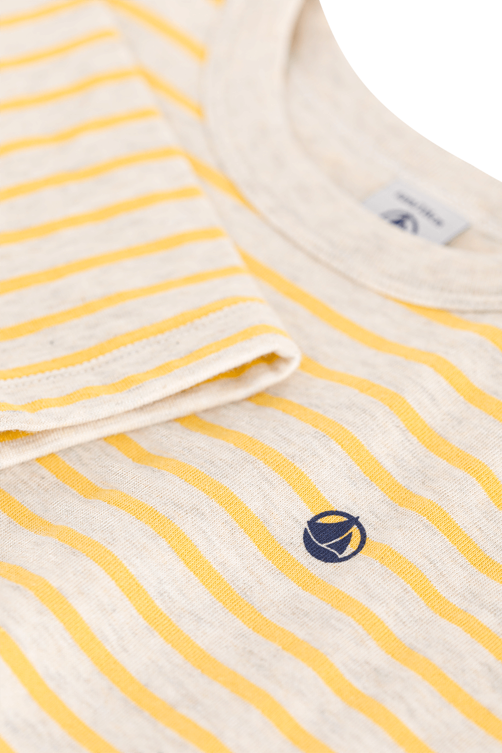 תמונת תקריב של חולצת טי ארוכה - גילאי 3-5 שנים