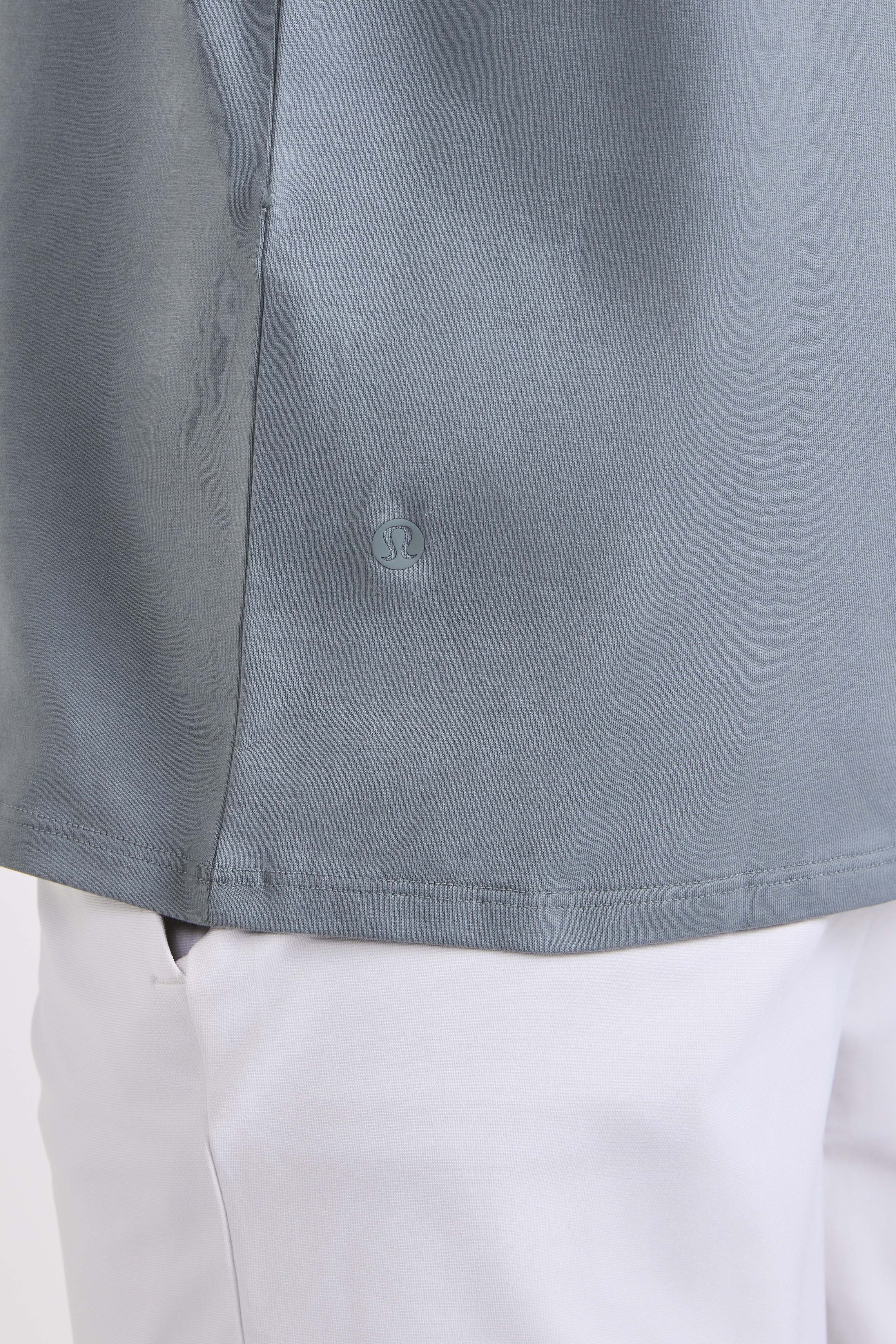 תמונת תקריב דוגמן של Organic Cotton Classic-Fit T-Shirt