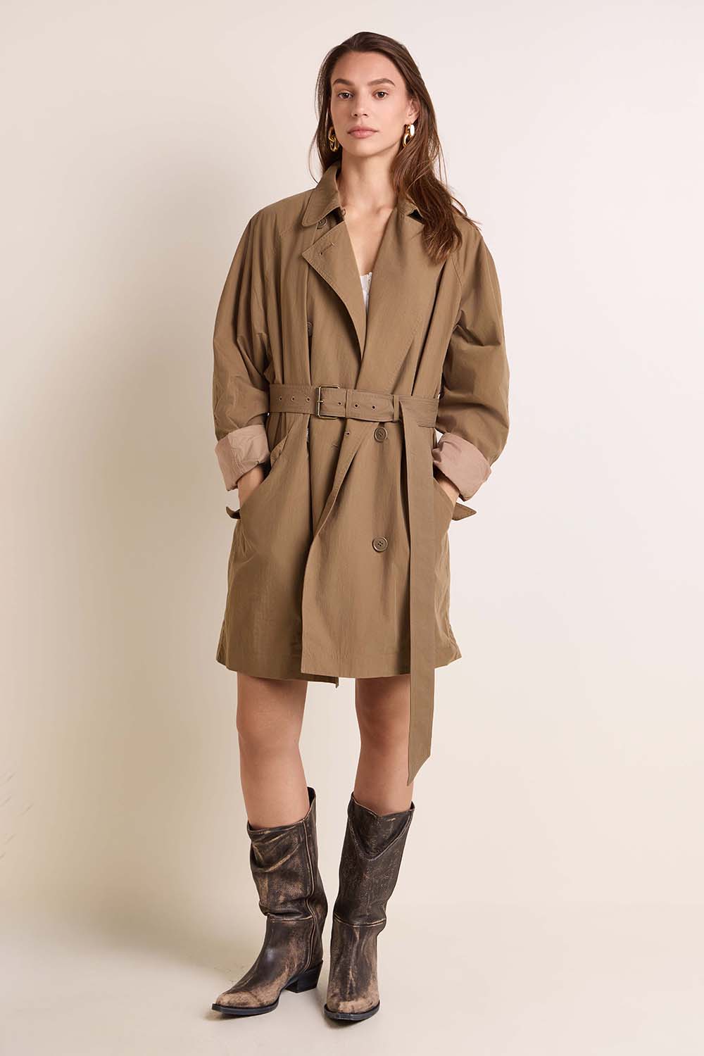 תמונת דוגמן קידמית של מעיל טרנץ'