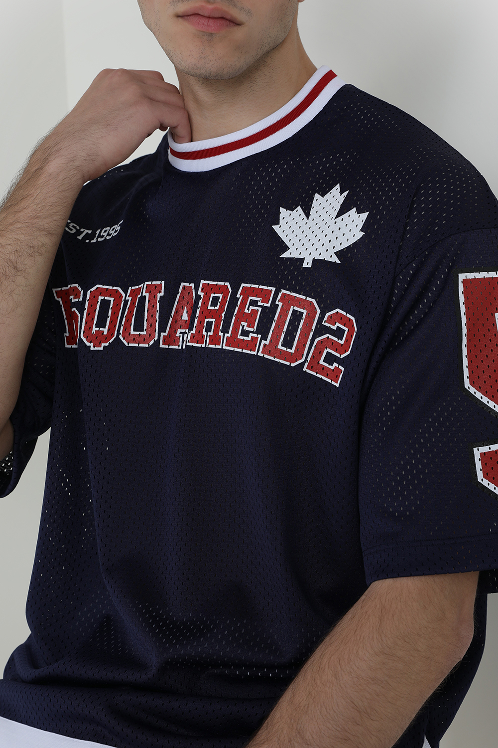 תמונת תקריב דוגמן של חולצת בייסבול