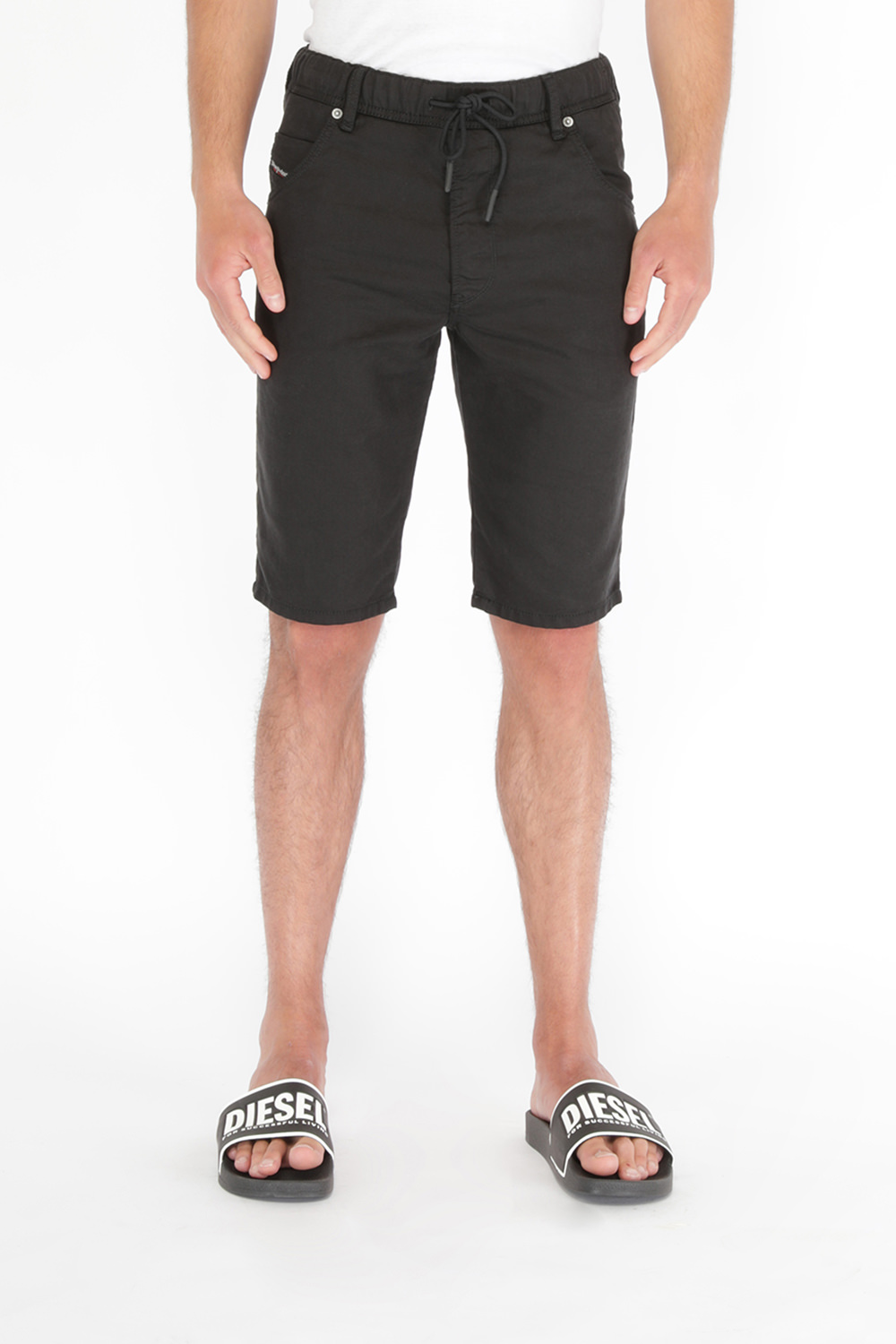 תמונת דוגמן קידמית של Krooshort JoggJeans in Black