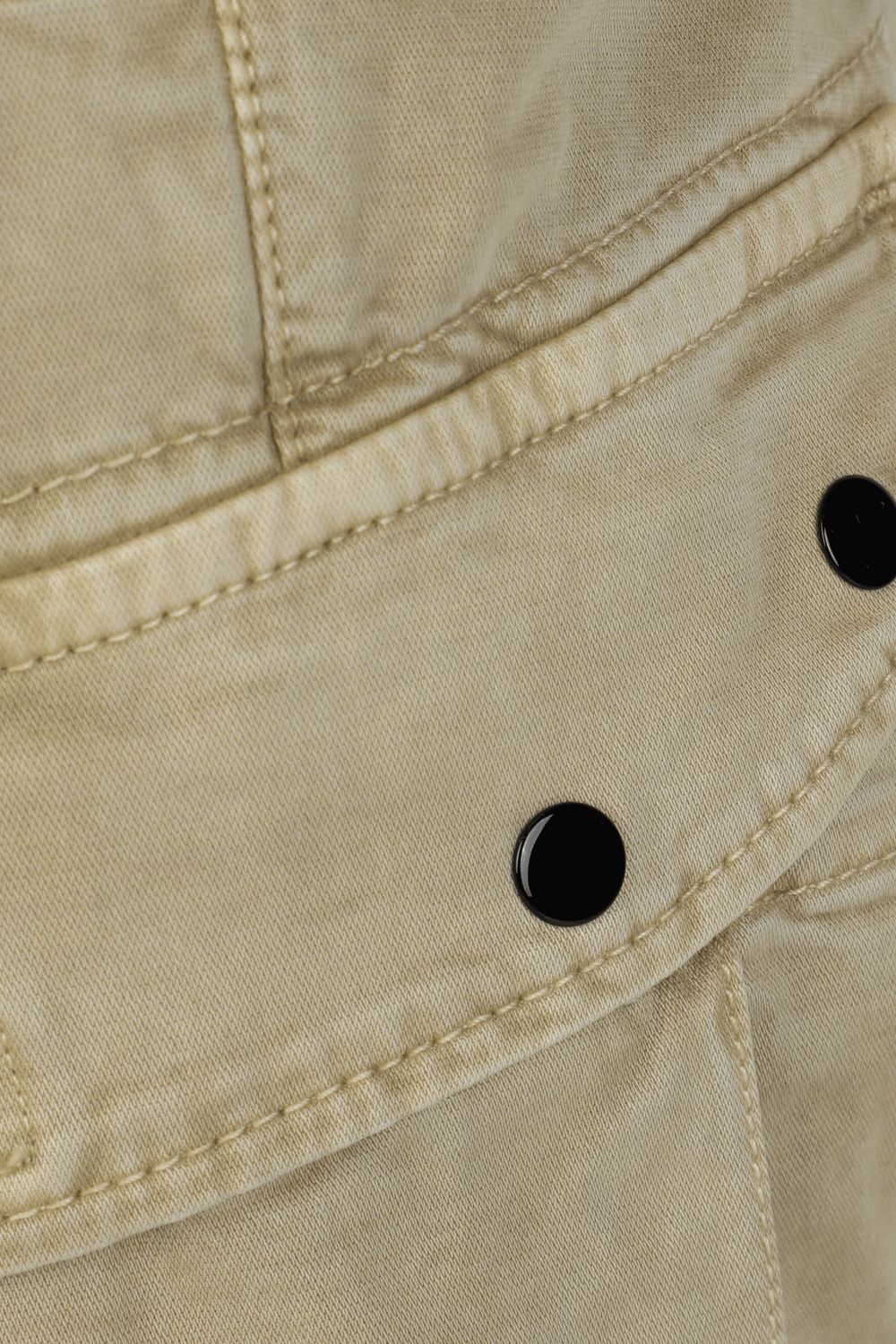 תמונת תקריב של Cargo Pants in Sand