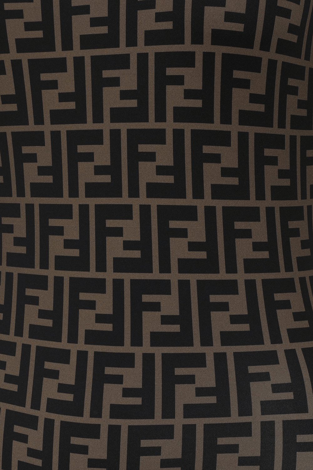 תמונה אחורית של בגד ים שלם עם פרינט מונוגרמי