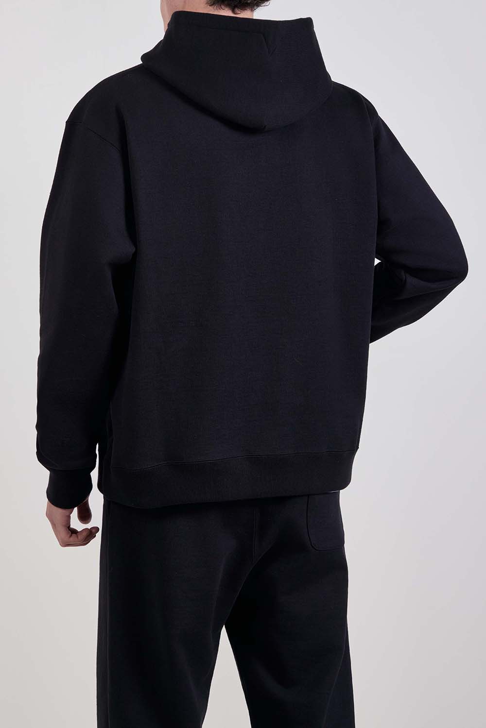 תמונת דוגמן אחורית של קפוצ'ון בגזרת אוברסייז