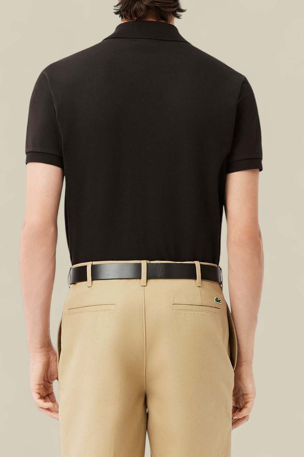 תמונת דוגמן אחורית של חולצת פולו