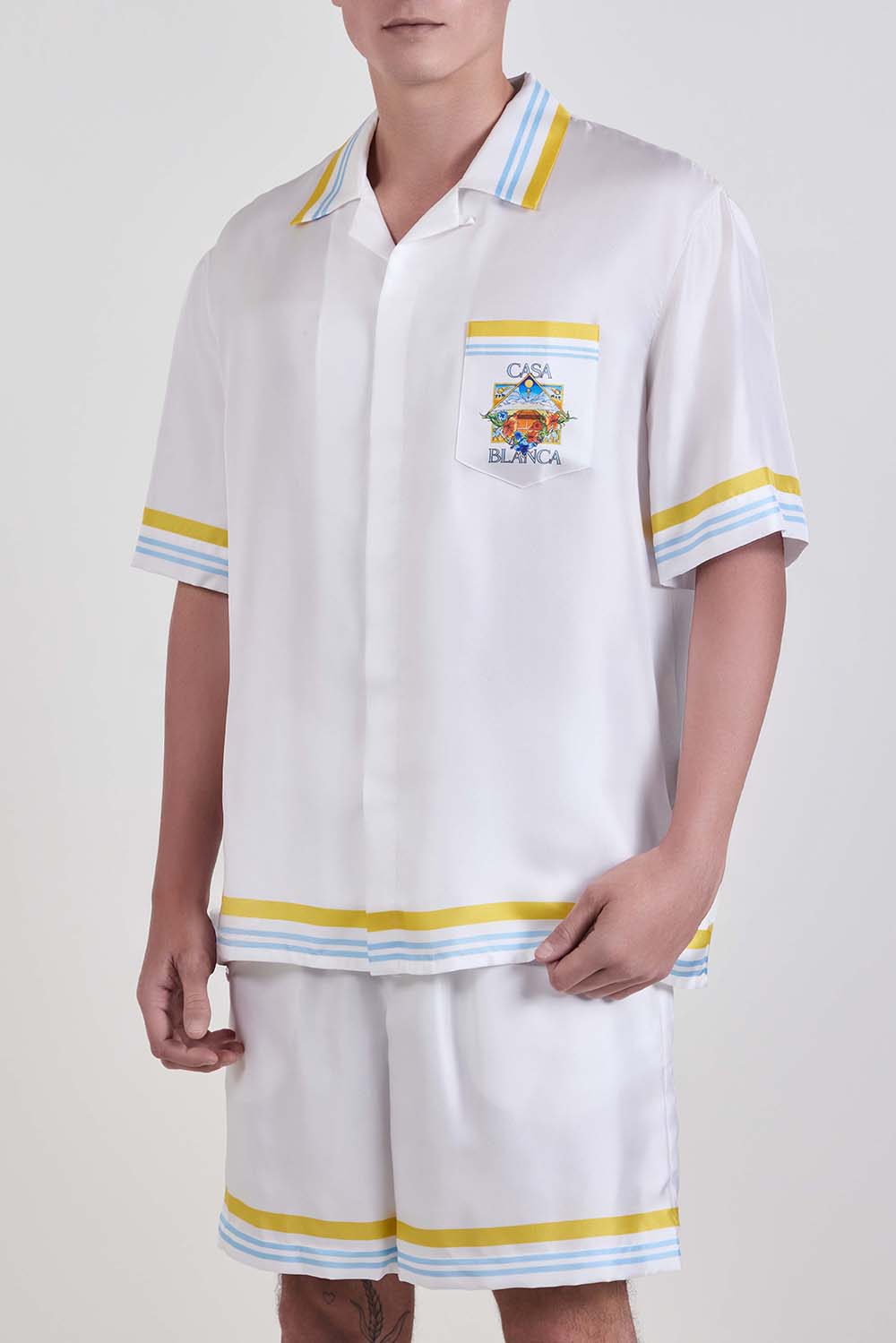 תמונת דוגמן קידמית של חולצה מכופתרת שרוול קצר