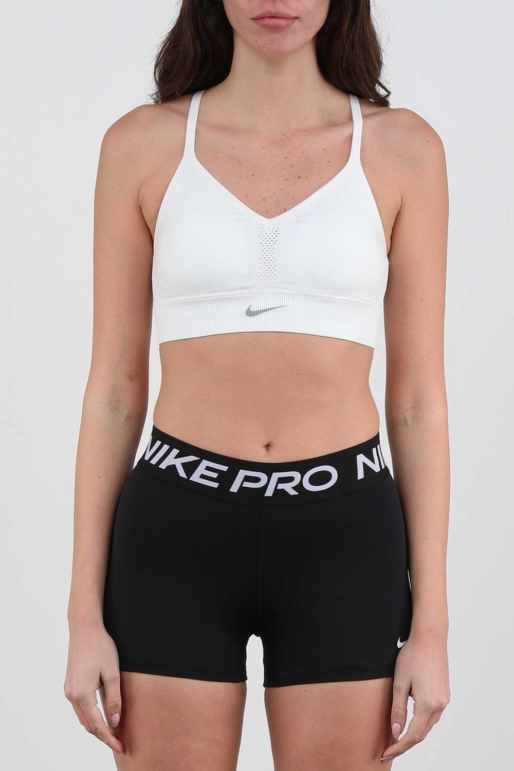 תמונת דוגמן קידמית של חזיית ספורט בגוון לבן