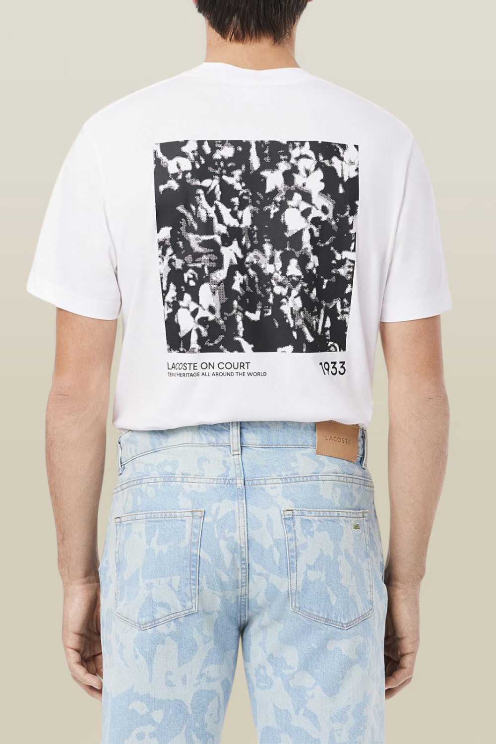 תמונת דוגמן אחורית של חולצת טי