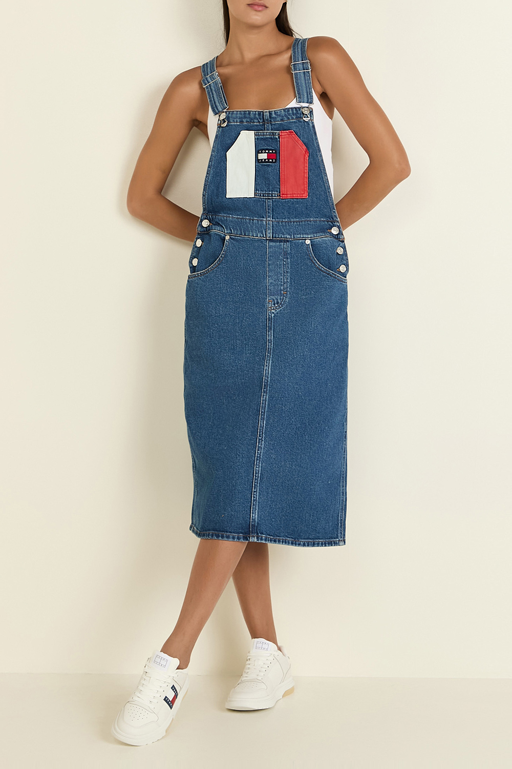 תמונת דוגמן קידמית של שמלת ג'ינס מידי