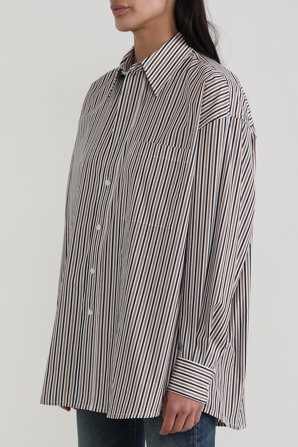 תמונת דוגמן קידמית של חולצת פסים אוברסייז מכופתרת מכותנת פופלין