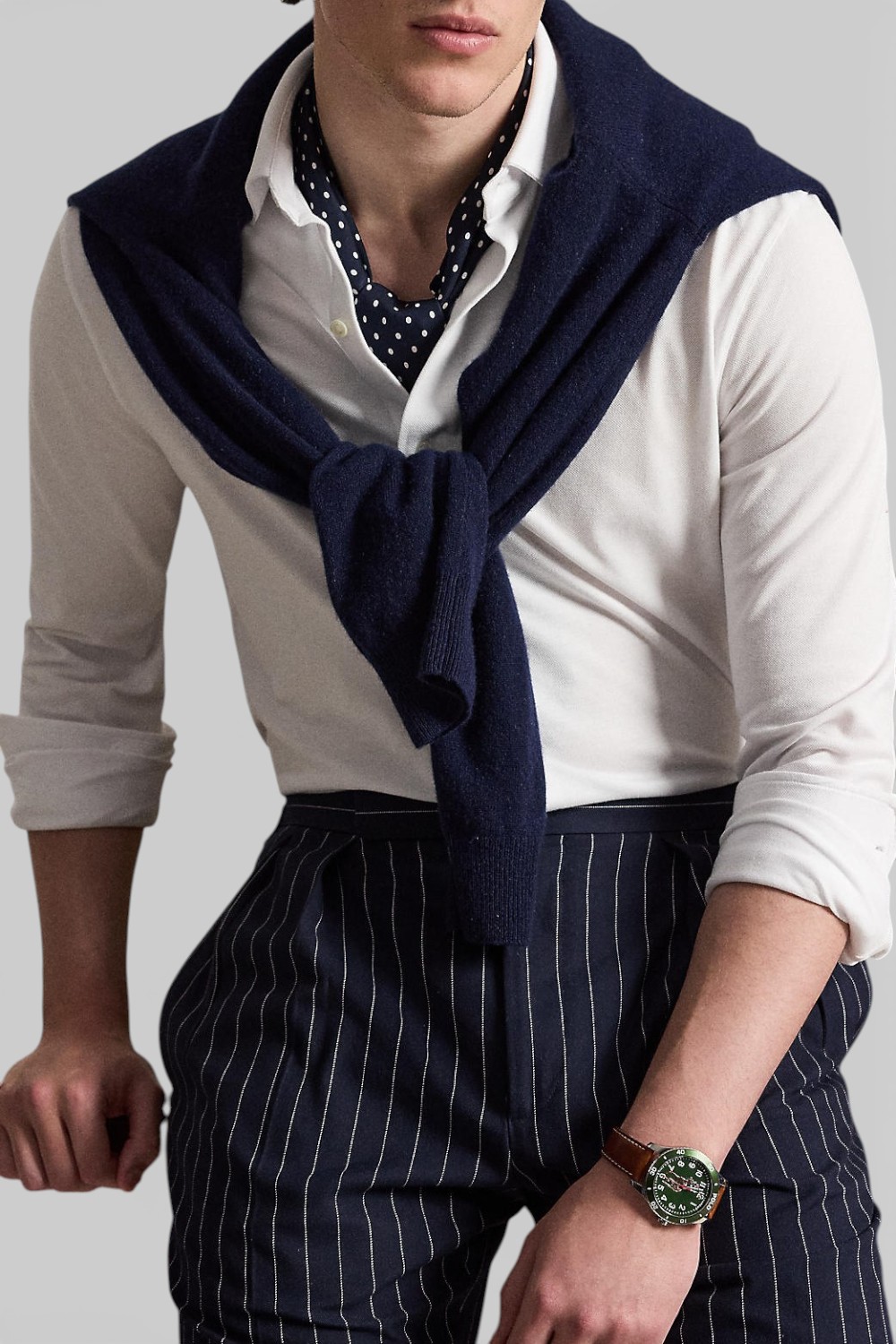 תמונת דוגמן קידמית של חולצה מכופתרת