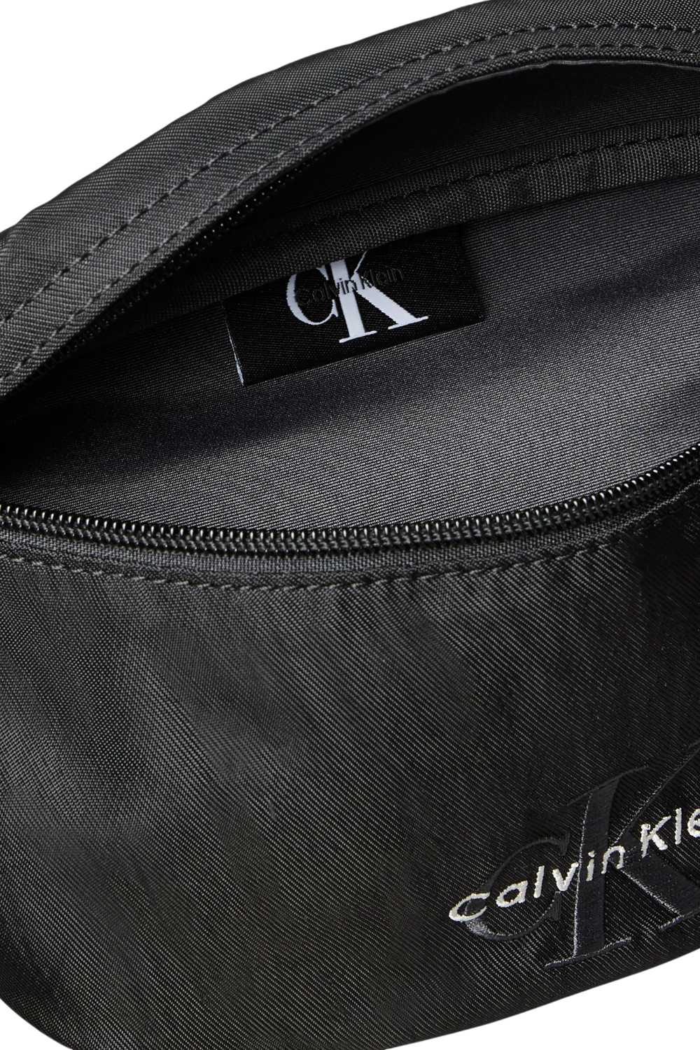 תמונת תקריב של תיק פאוץ'