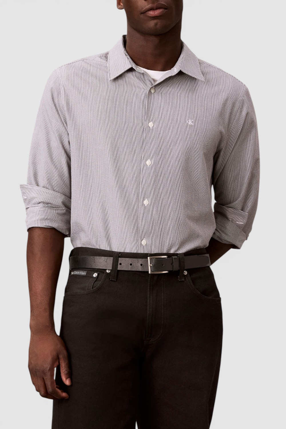 תמונת דוגמן קידמית של חולצה מכופתרת