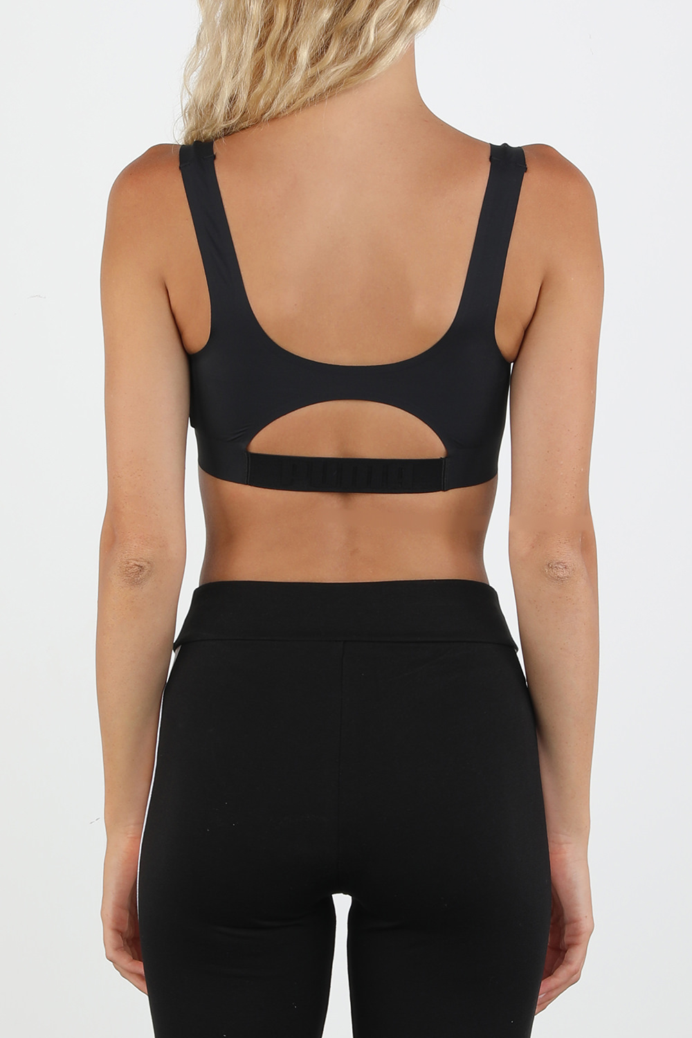 תמונת דוגמן אחורית של Sport Top in Black