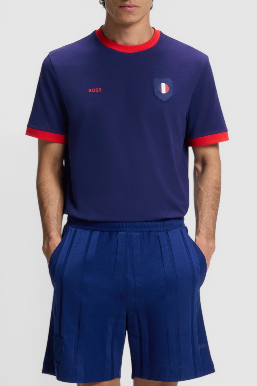 תמונת דוגמן קידמית של חולצת טי בגזרה ישרה