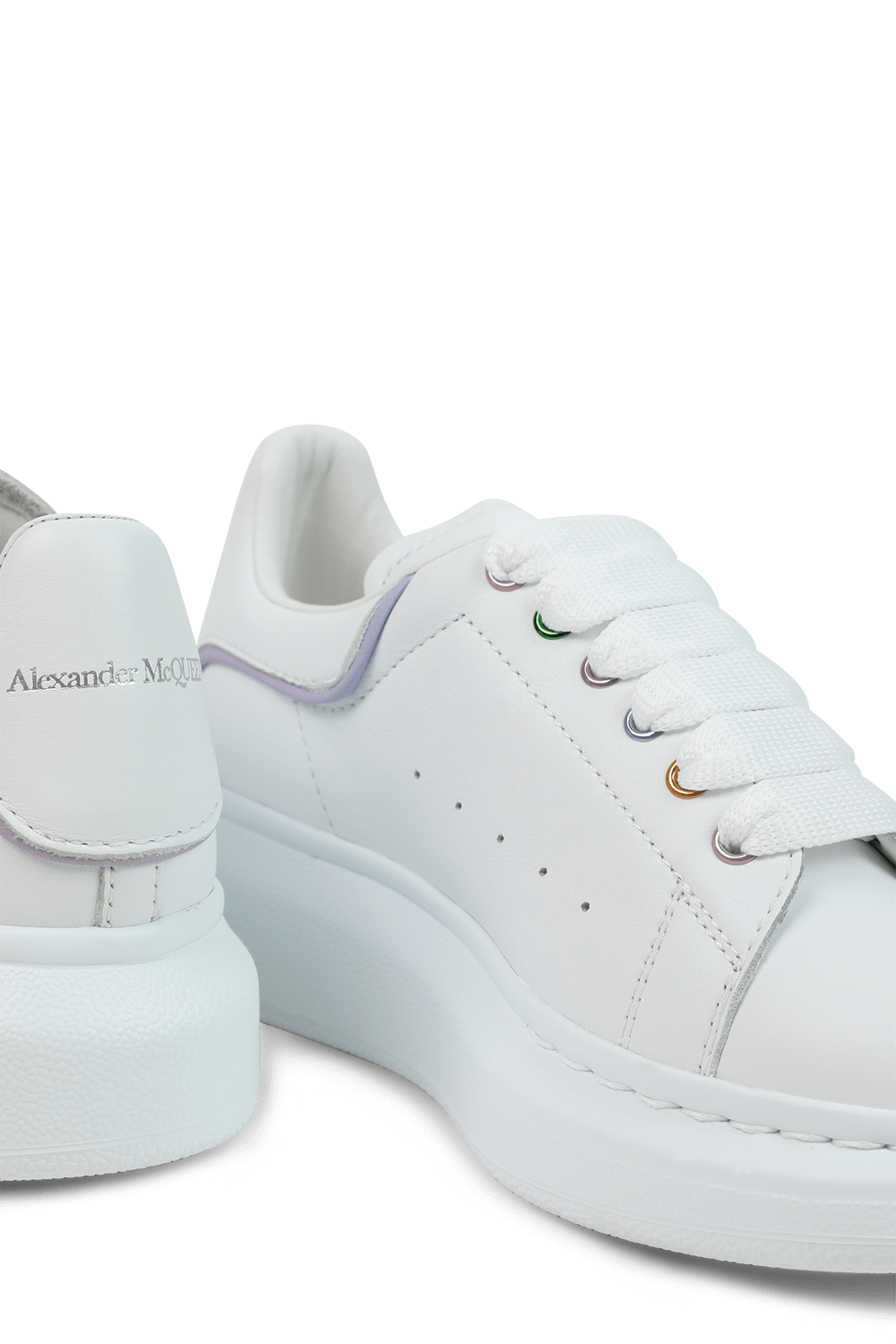 תמונת תקריב של מידות 25-33.5 סניקרס אוברסייז עם סוליות ורודות