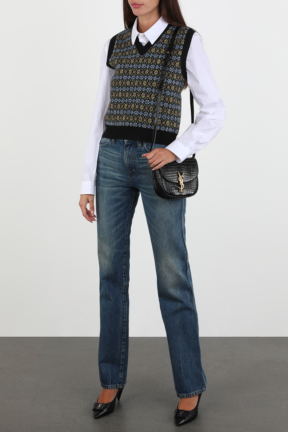 תמונת דוגמן קידמית של תיק קאיה מעור בגימור קרקו בצבע שחור