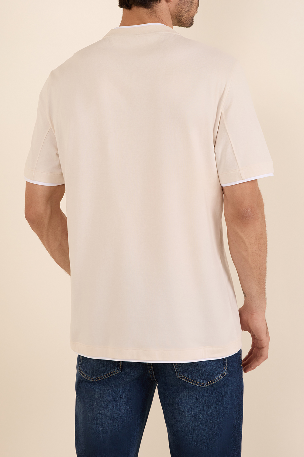 תמונת דוגמן אחורית של חולצת טי