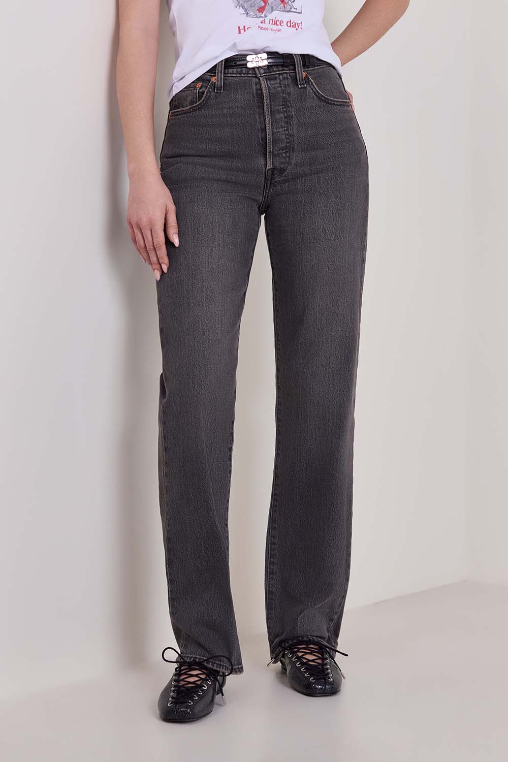 תמונת דוגמן קידמית של מכנסי ג'ינס