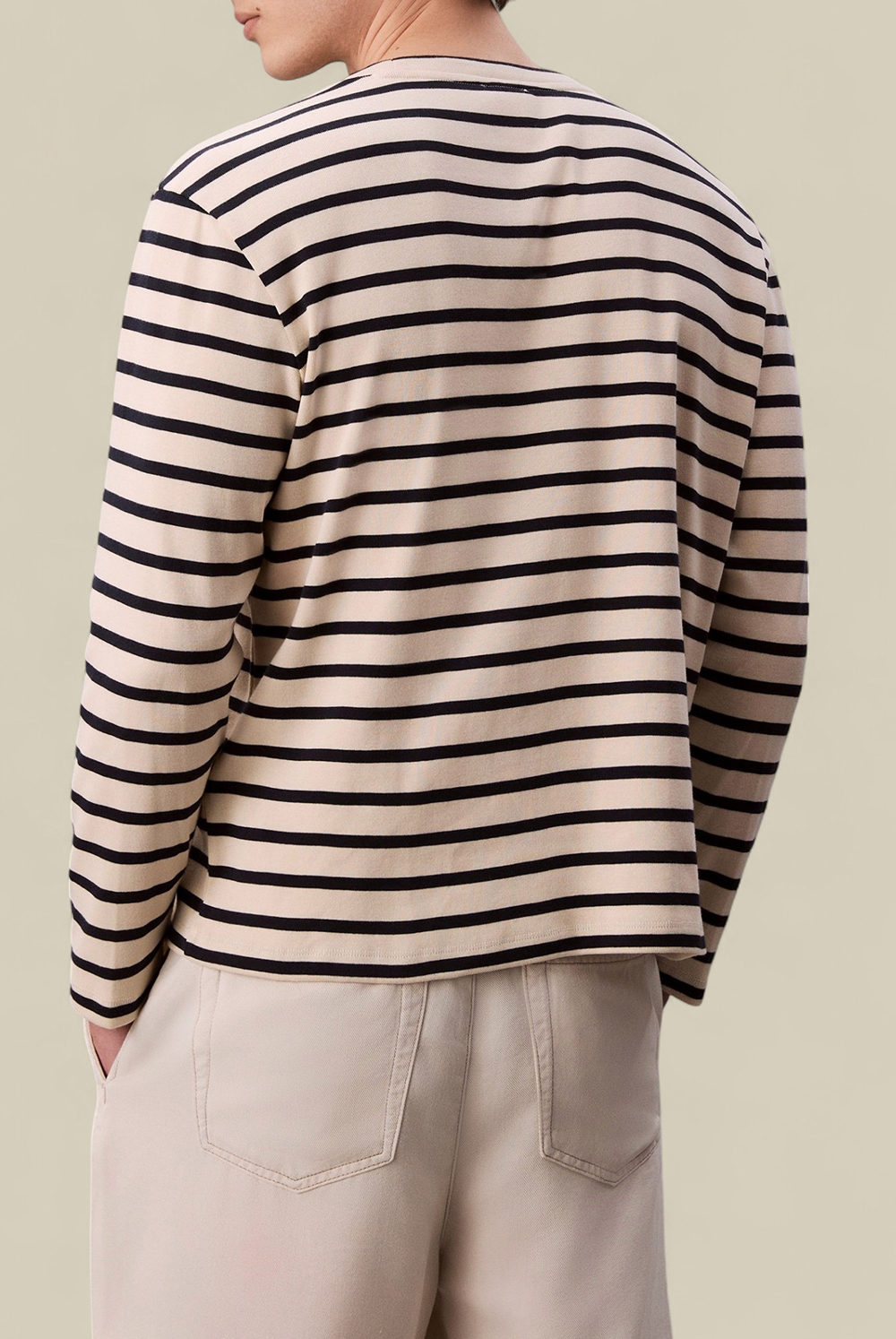 תמונת דוגמן אחורית של חולצת טי ריב