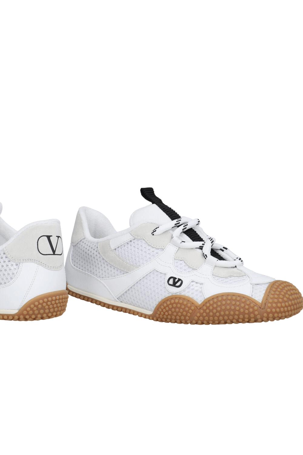 תמונת תקריב של נעלי סניקרס עור