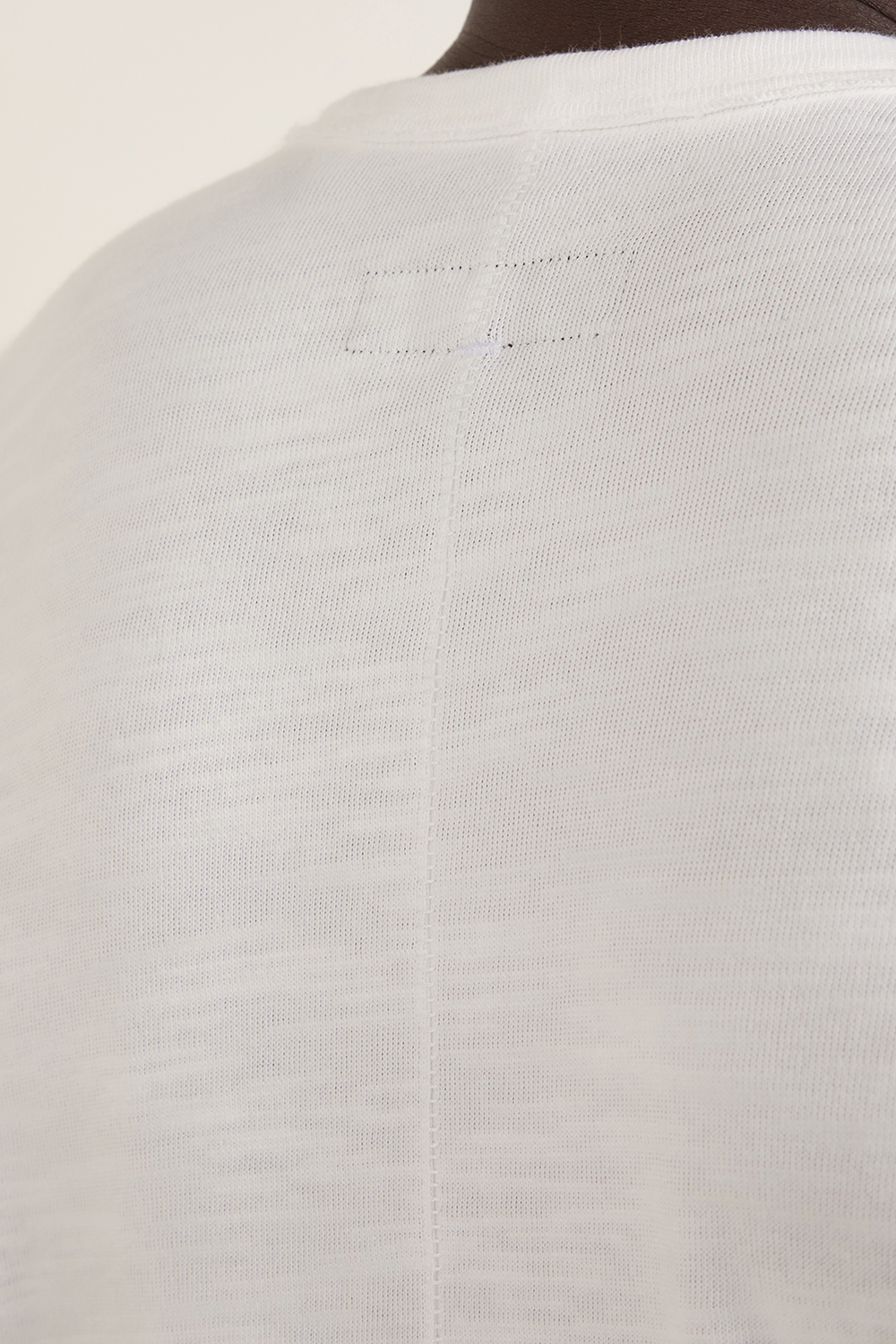 תמונת תקריב דוגמן של חולצת טי