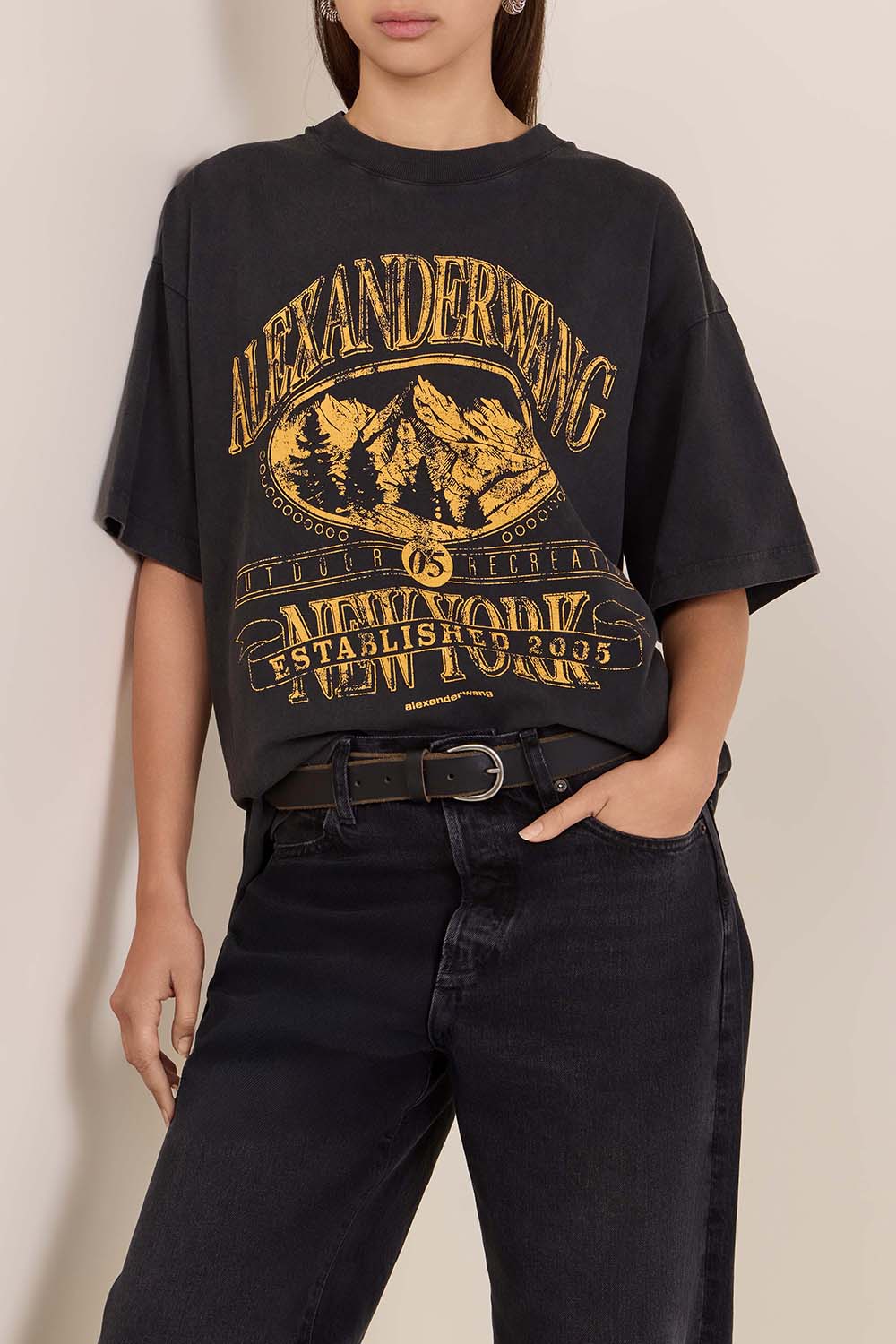 תמונת דוגמן קידמית של חולצת טי