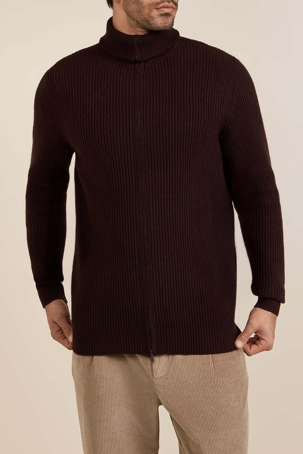 תמונת דוגמן קידמית של סריג עם רוכסן