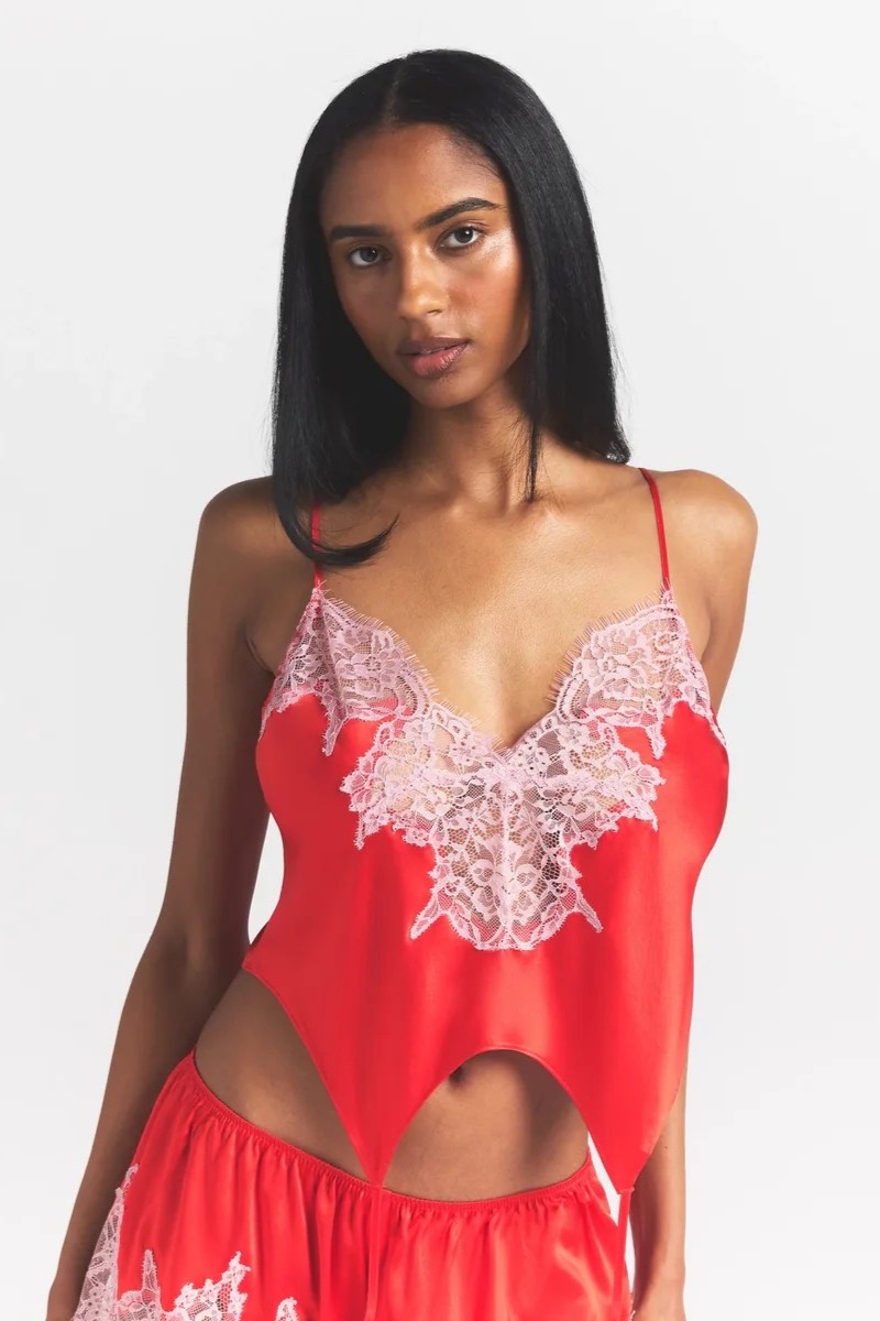 תמונת תקריב דוגמן של GARTER CAMI AND SHORT SET