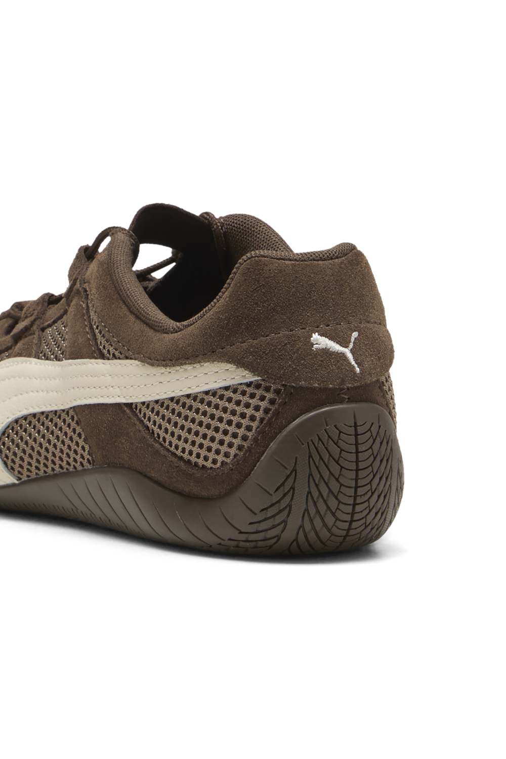 תמונת פנים של נעלי סניקרס