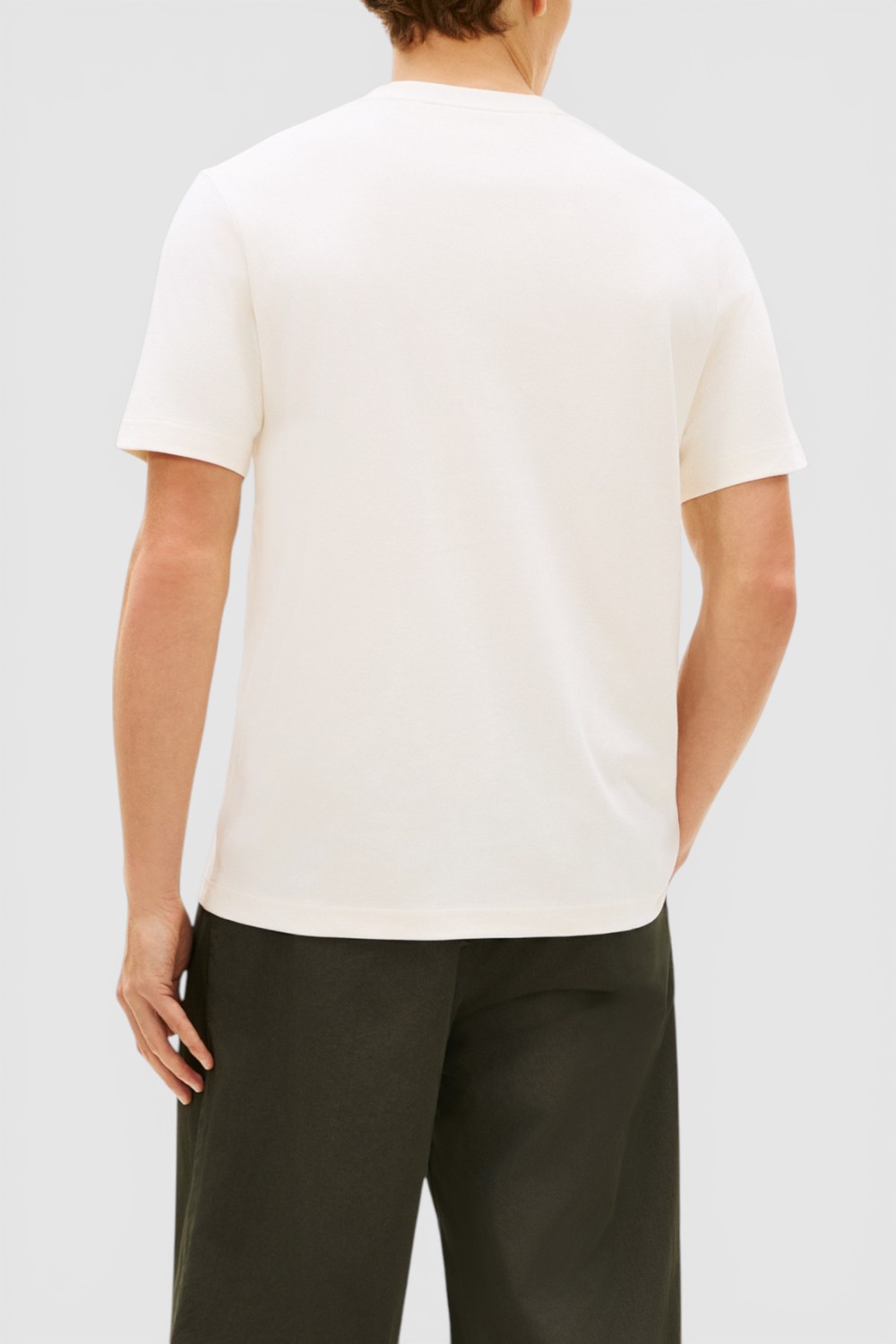 תמונת דוגמן אחורית של חולצת טי