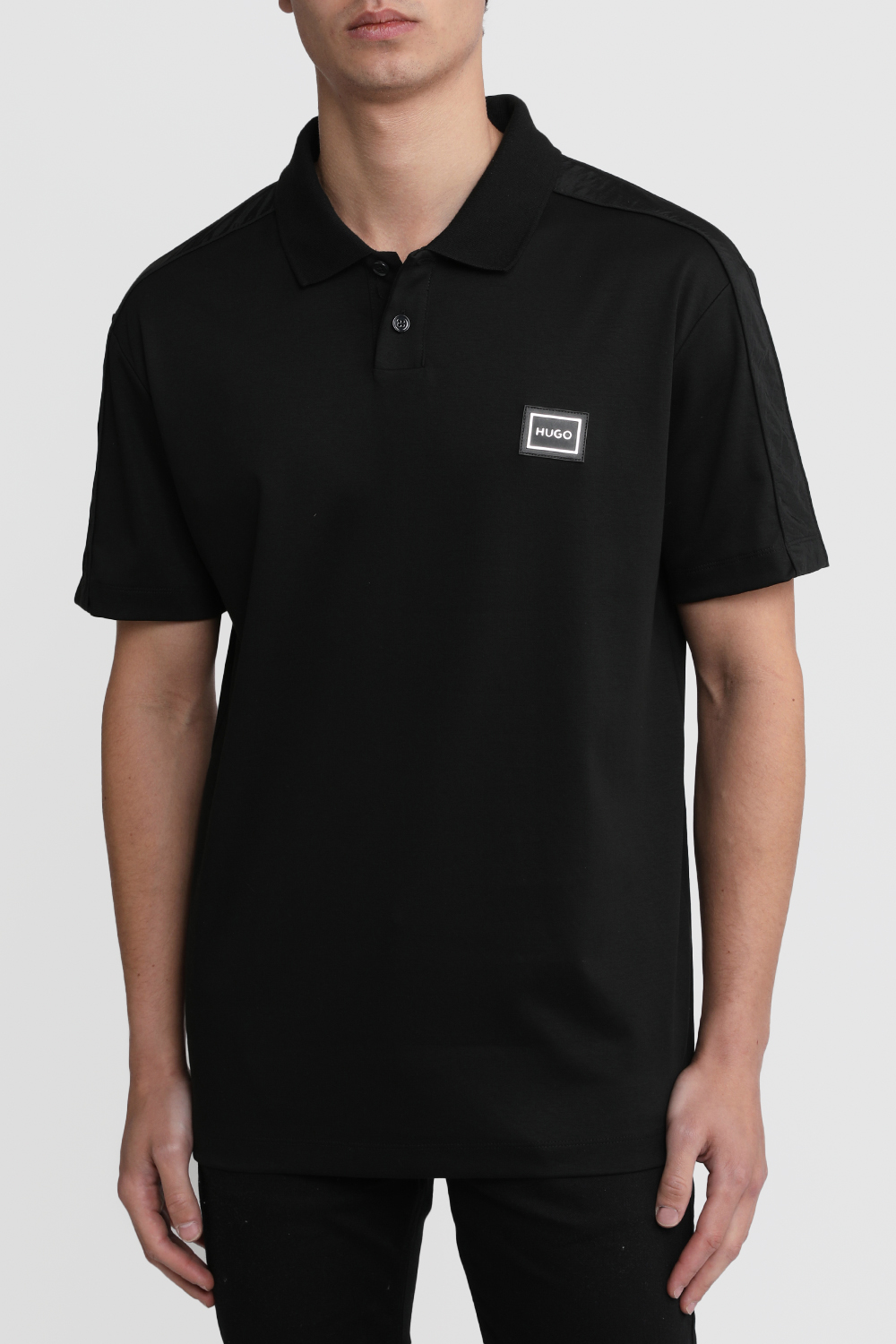 תמונת דוגמן קידמית של חולצת פולו ישרה