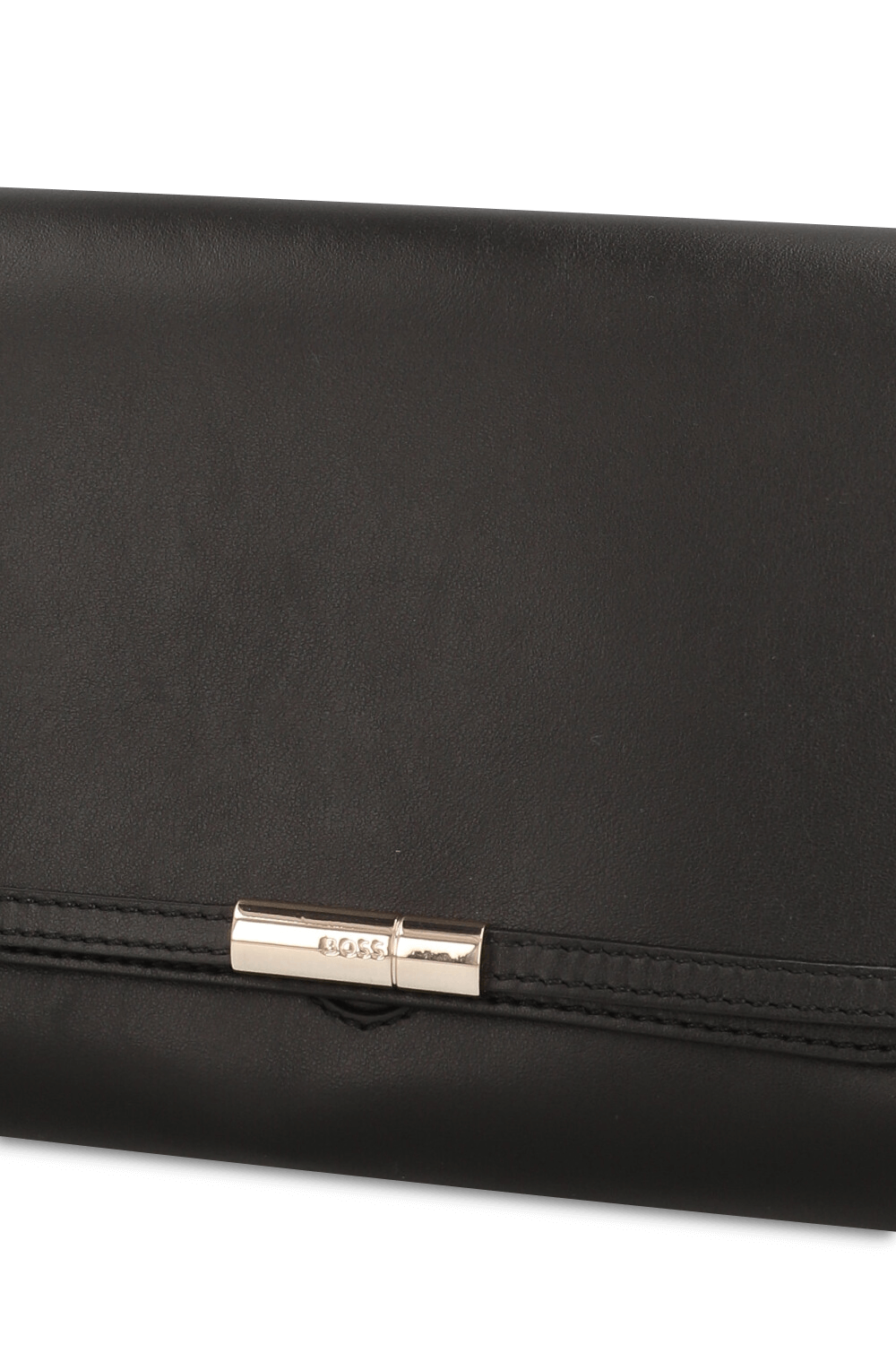 תמונת תקריב של תיק קלאץ' פטרה