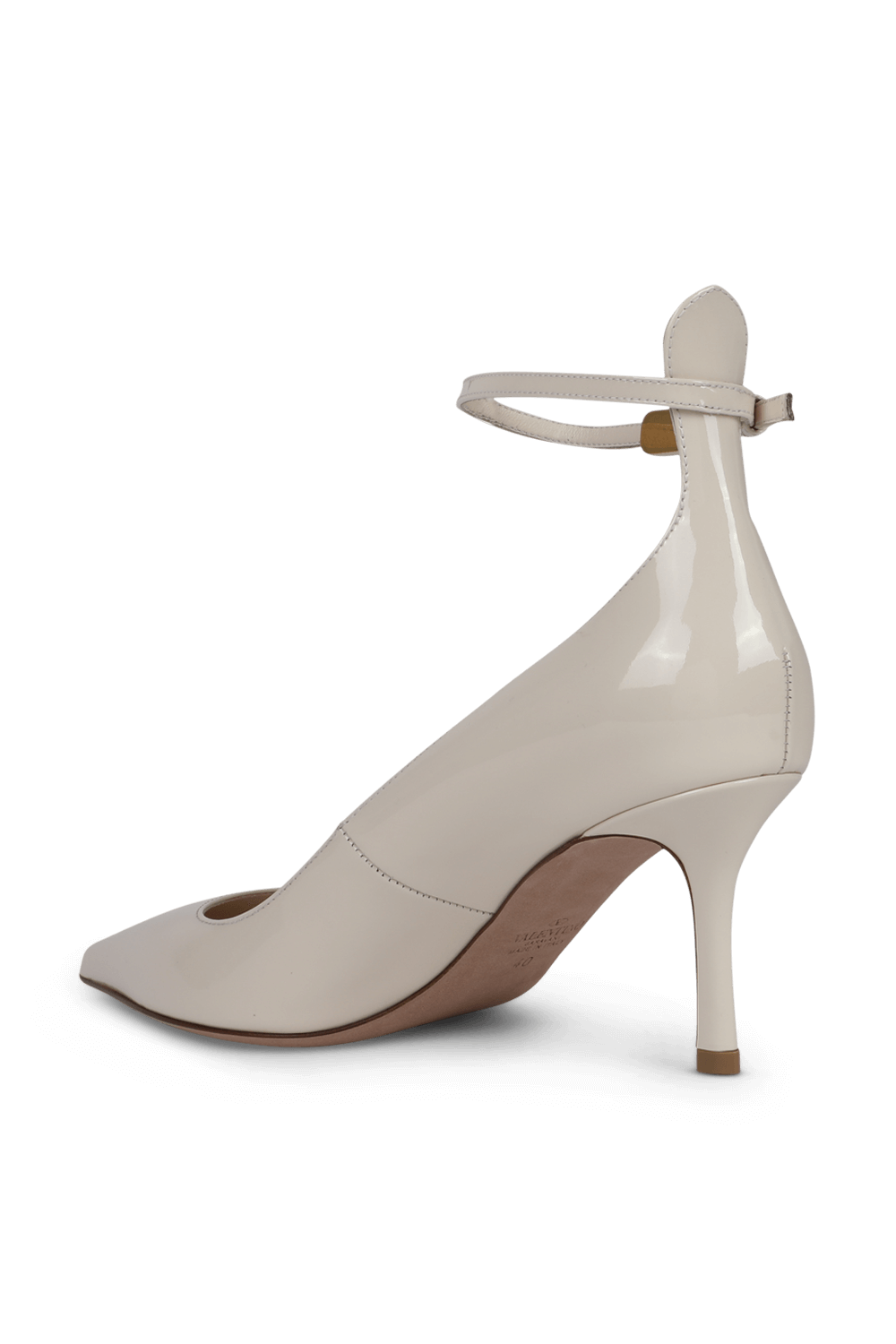 תמונה אחורית של נעלי עקב טנ-גו מעור מבריק