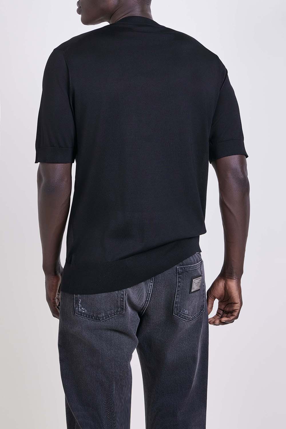 תמונת דוגמן אחורית של סריג טי משי