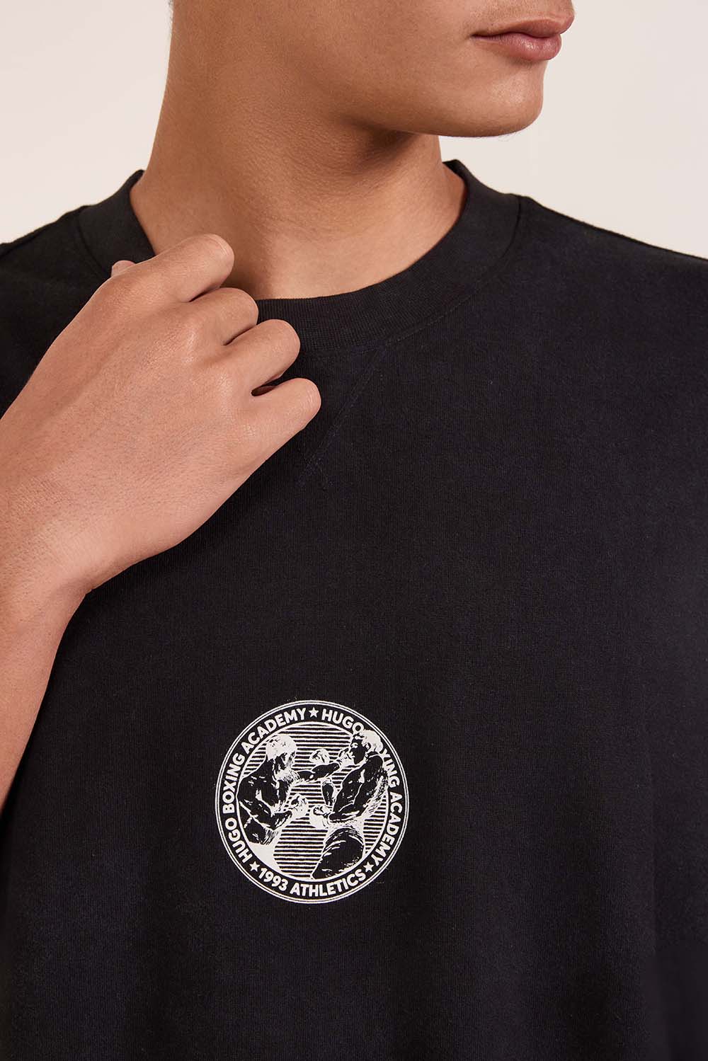 תמונת תקריב דוגמן של חולצת טי