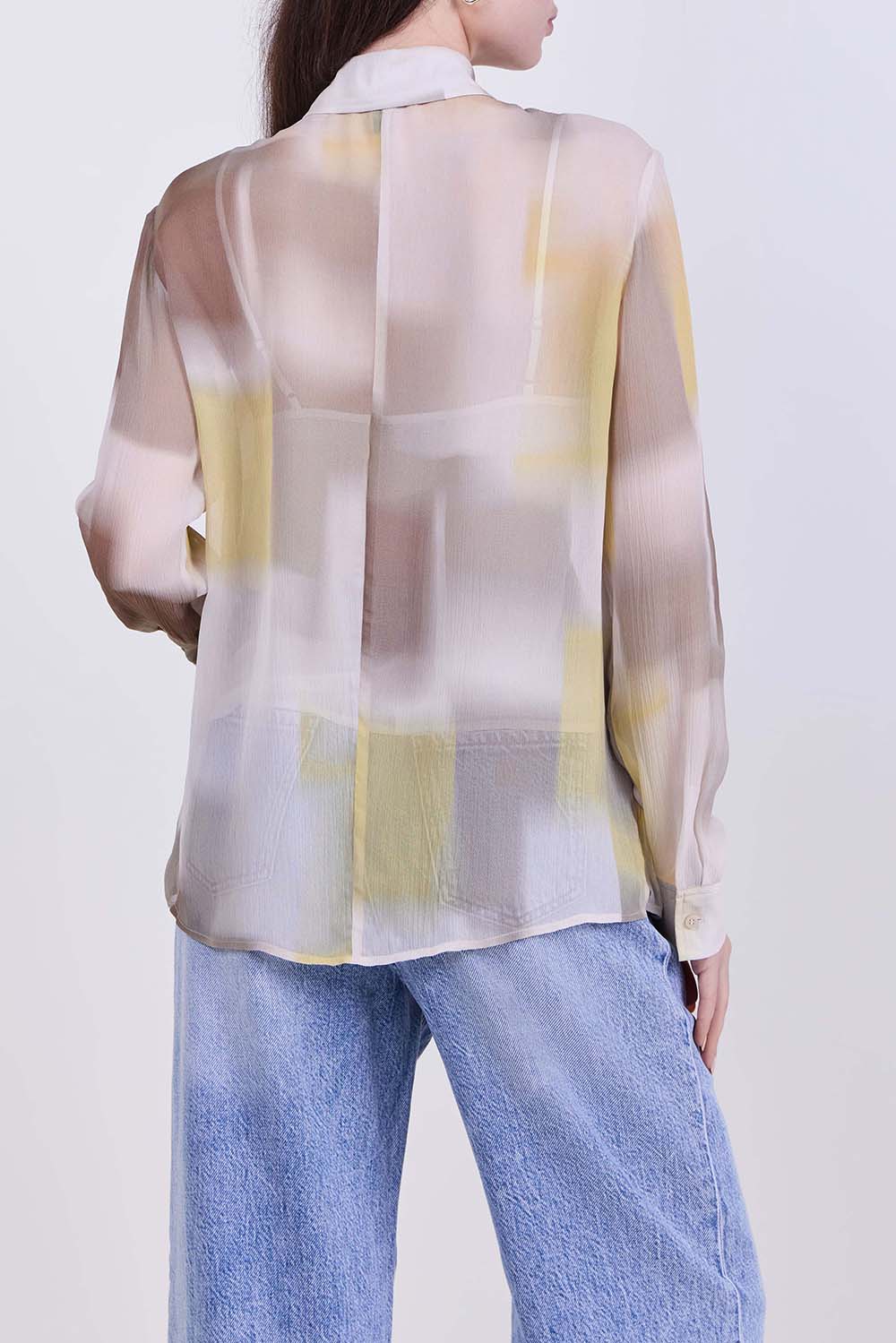 תמונת דוגמן אחורית של חולצה מכופתרת