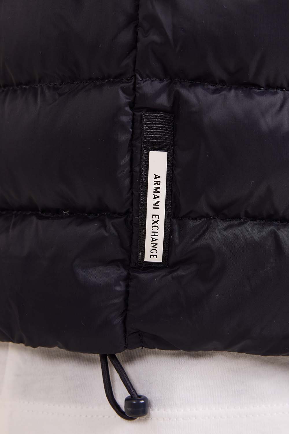 תמונת תקריב דוגמן של מעיל פוף